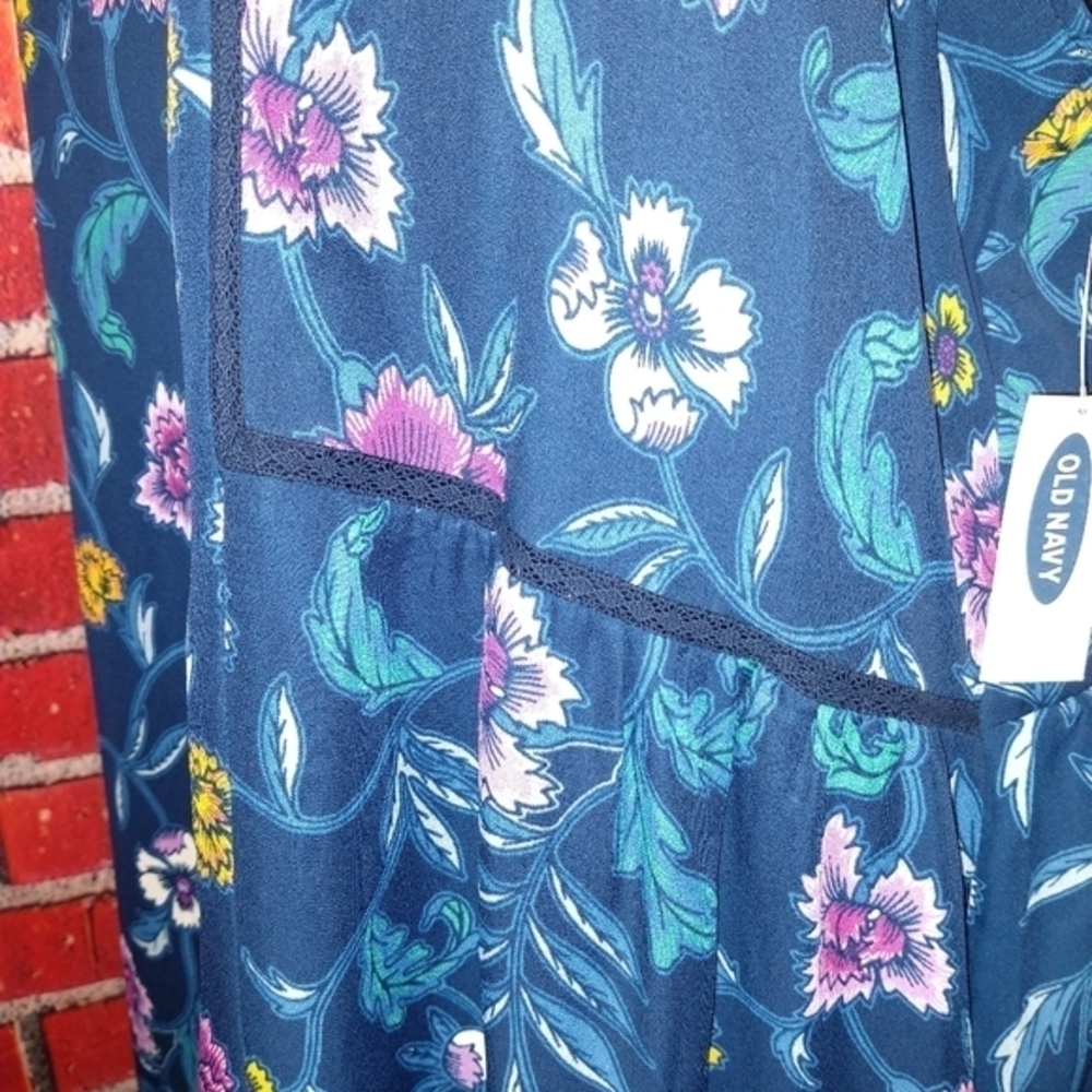 Old Navy Sleeveless Floral dress - Picture 5 of 13